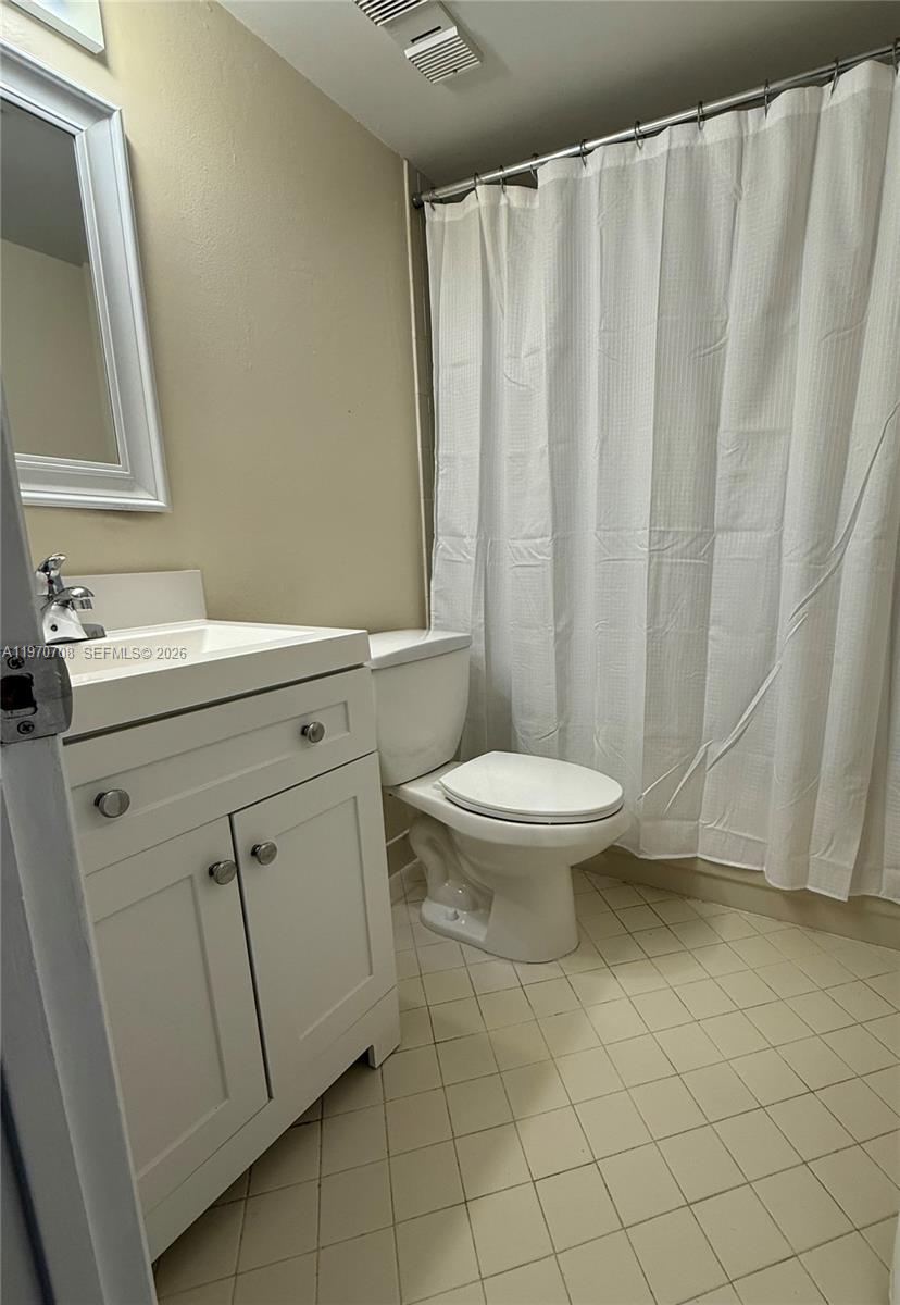 201 Lake Pointe Dr #202, Oakland Park FL 33309