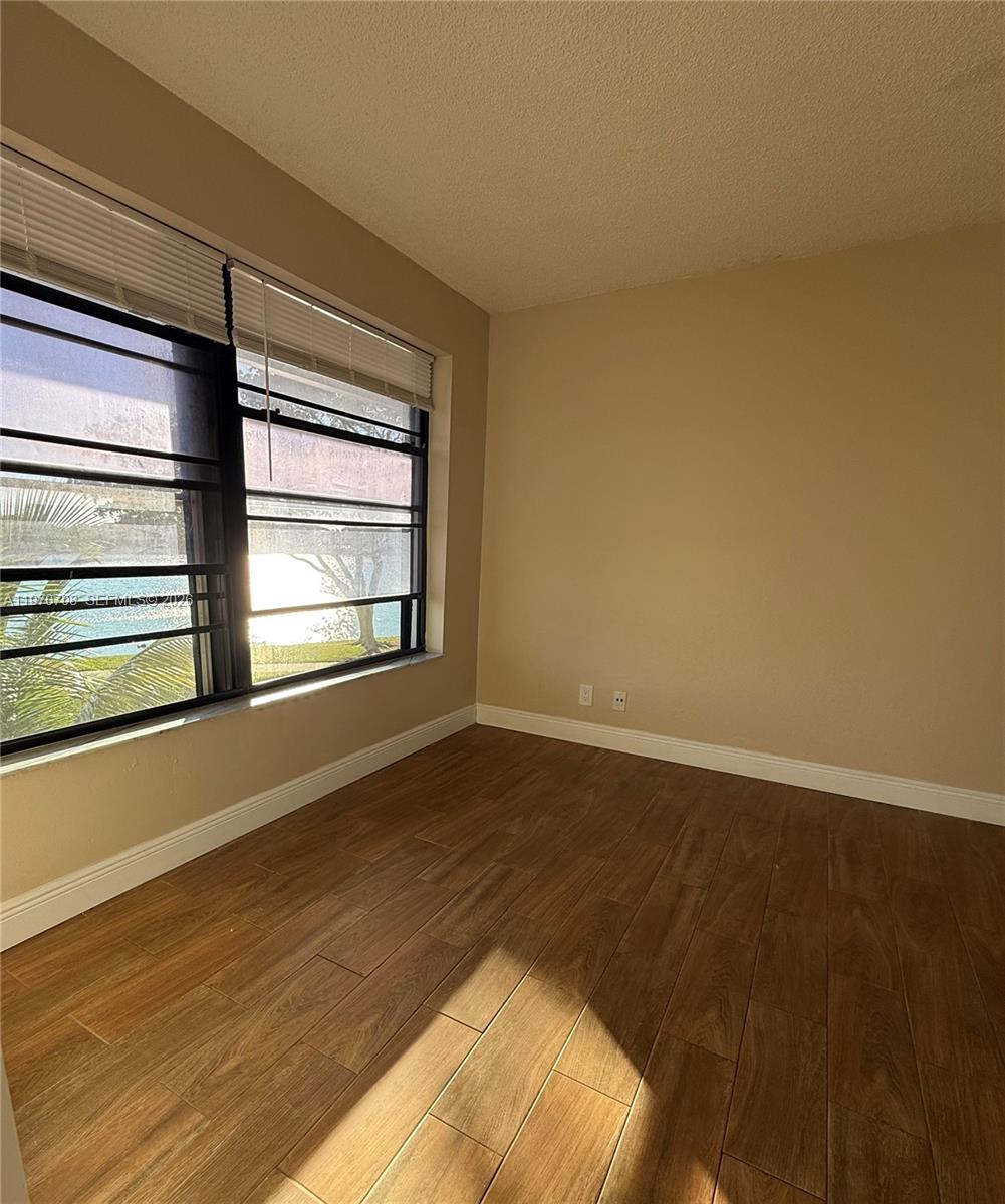 201 Lake Pointe Dr #202, Oakland Park FL 33309