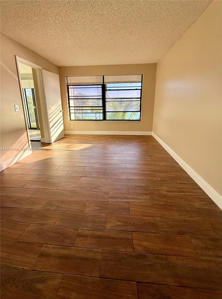 201 Lake Pointe Dr #202, Oakland Park FL 33309