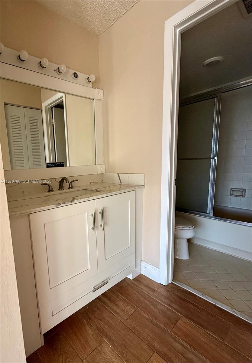 201 Lake Pointe Dr #202, Oakland Park FL 33309