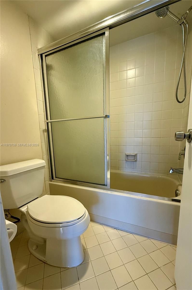 201 Lake Pointe Dr #202, Oakland Park FL 33309