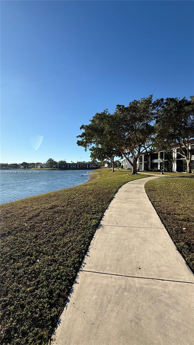 201 Lake Pointe Dr #202, Oakland Park FL 33309
