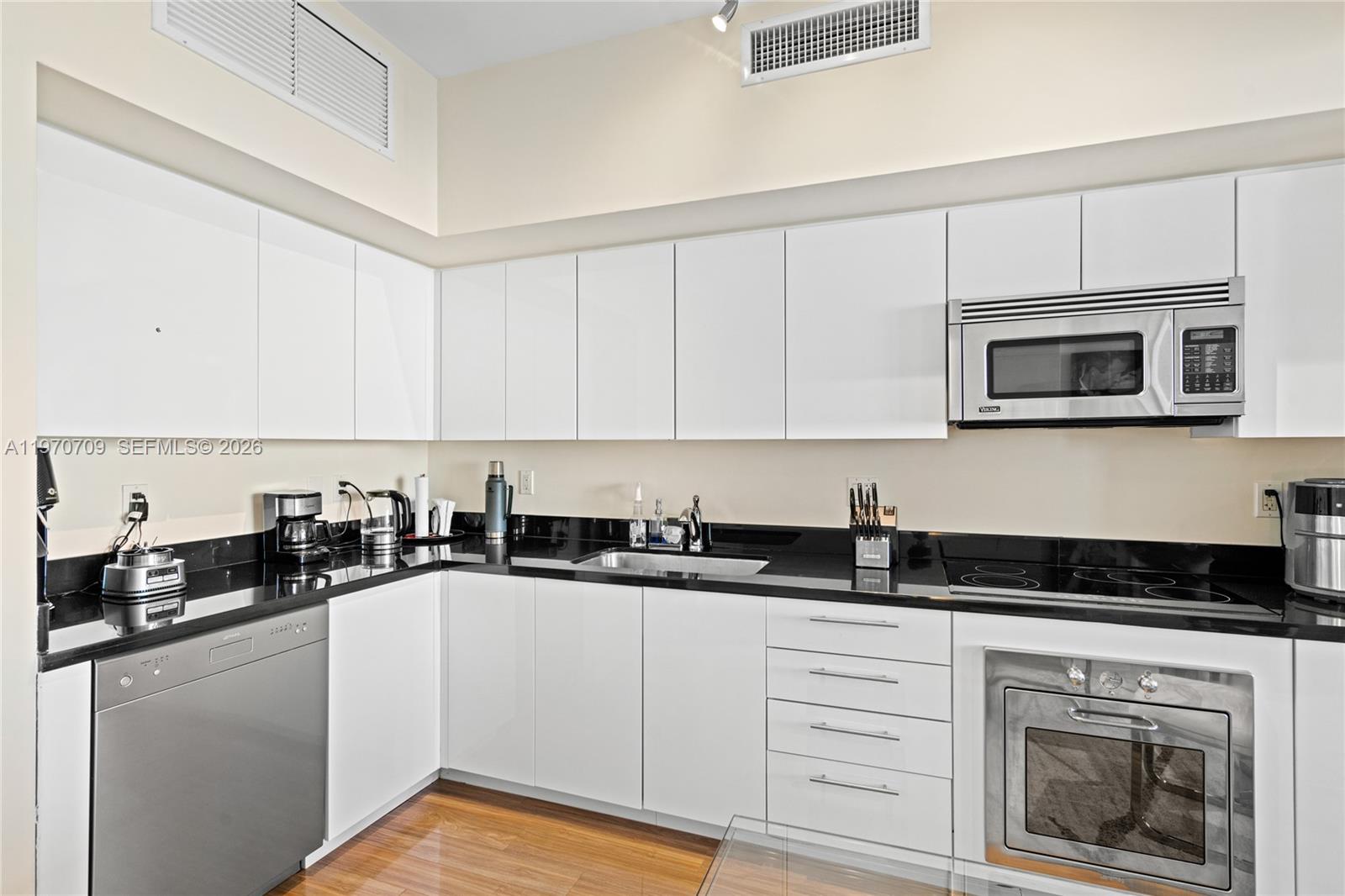 92 SW 3rd St #3409, Miami FL 33130