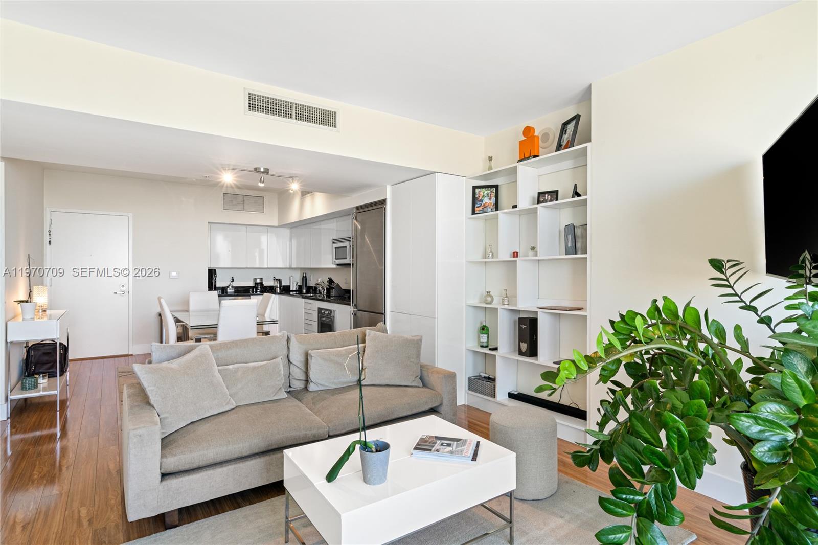 92 SW 3rd St #3409, Miami FL 33130