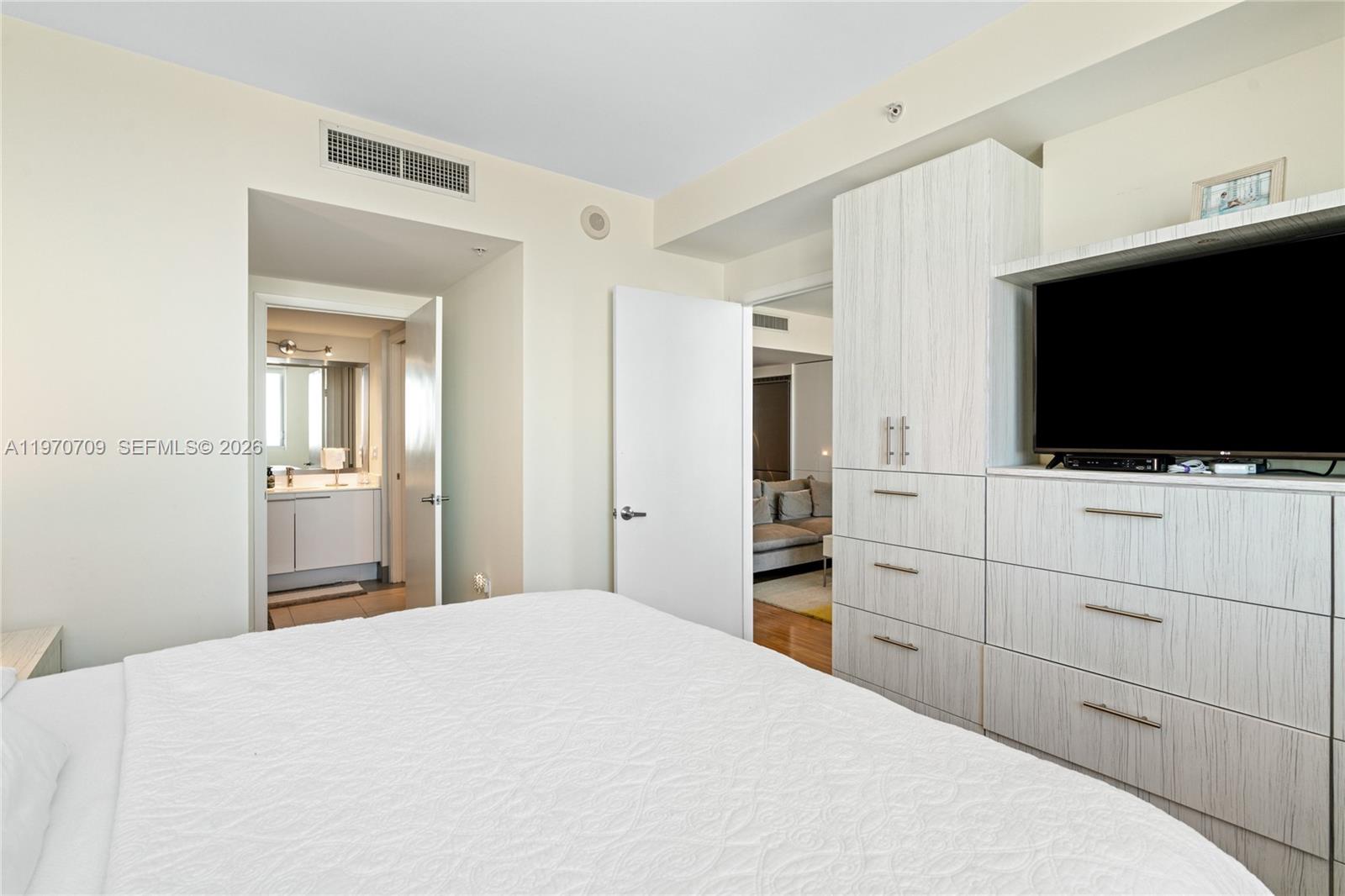 92 SW 3rd St #3409, Miami FL 33130
