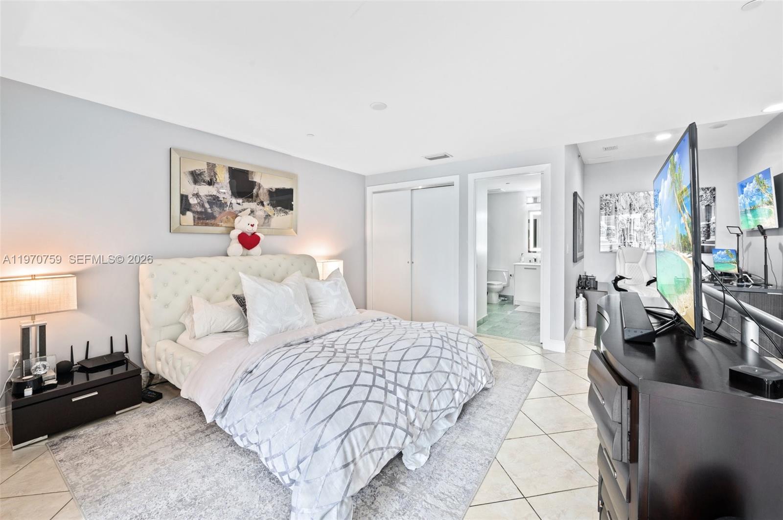 1050 Brickell Ave #1014, Miami FL 33131