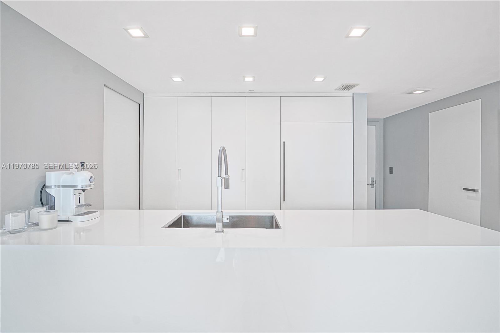 475 Brickell Ave #1913, Miami FL 33131