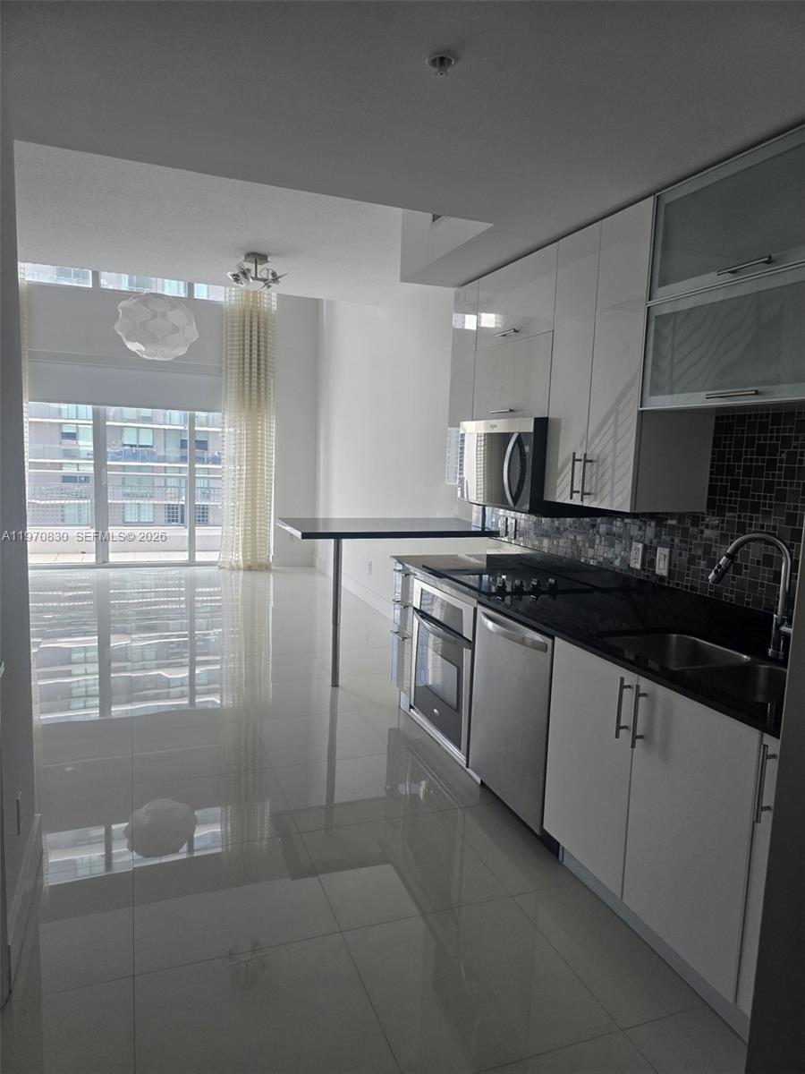 60 SW 13th St #3218, Miami FL 33130