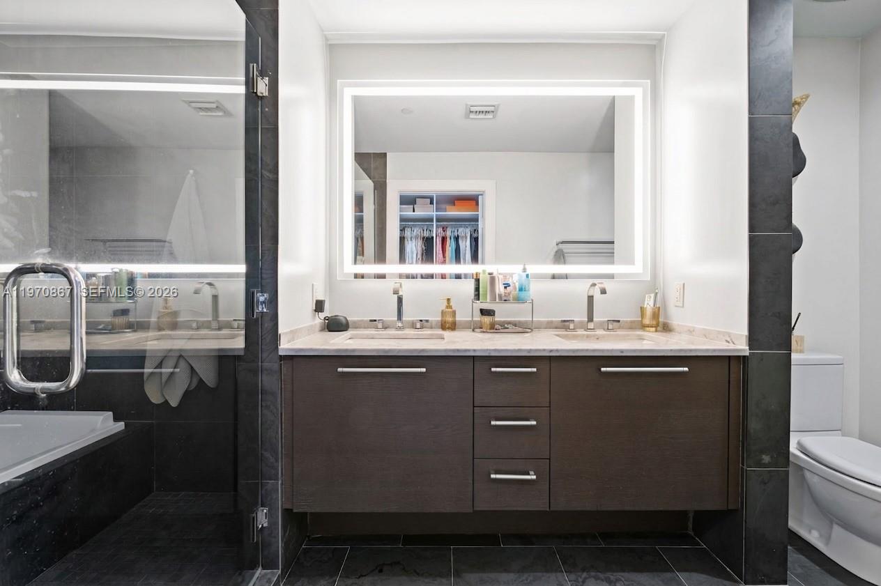 900 Biscayne Blvd #3110, Miami FL 33132