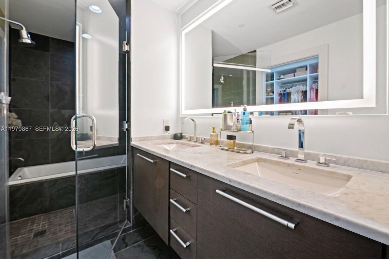 900 Biscayne Blvd #3110, Miami FL 33132