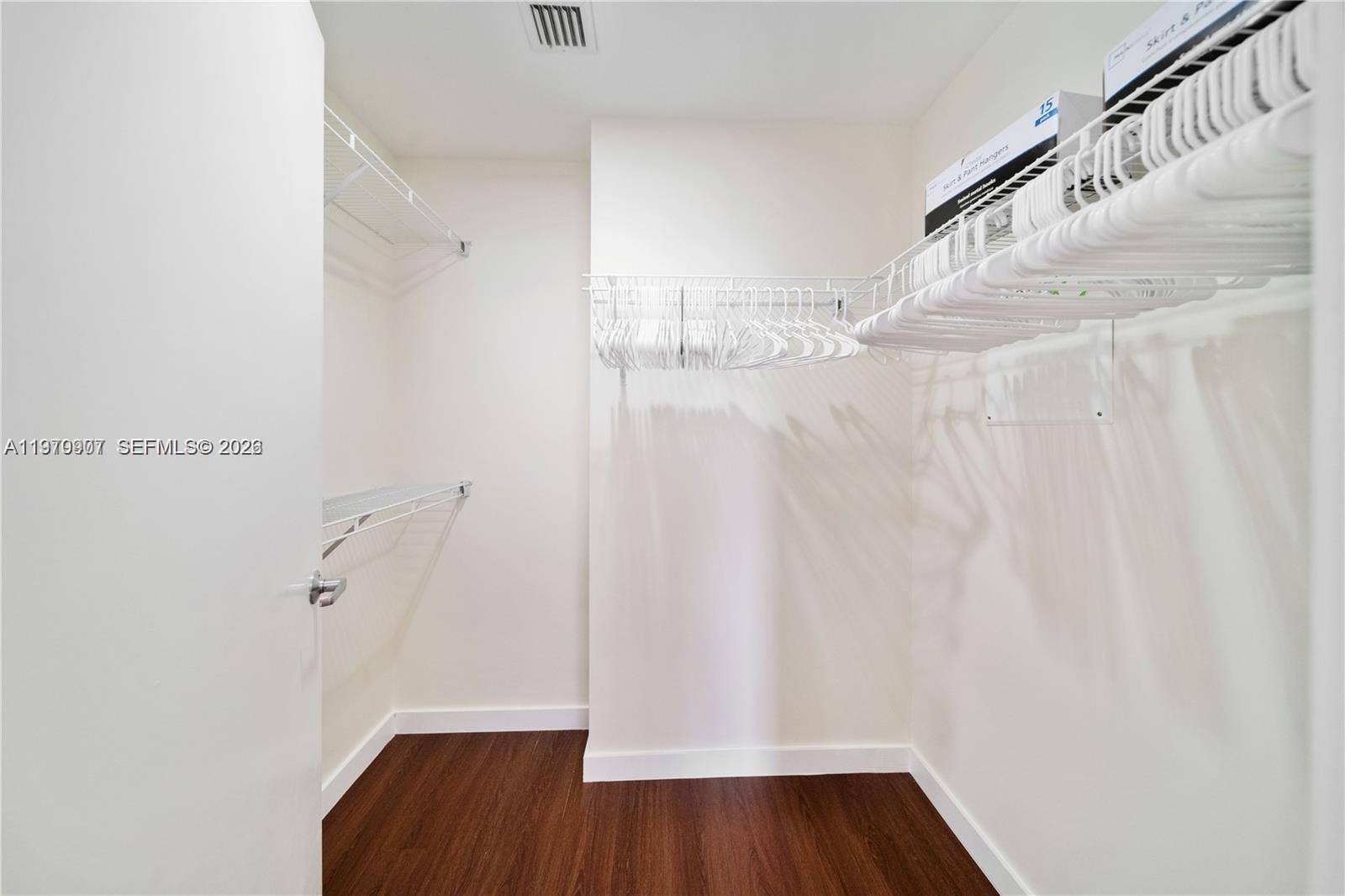 1060 Brickell Ave #1605, Miami FL 33131
