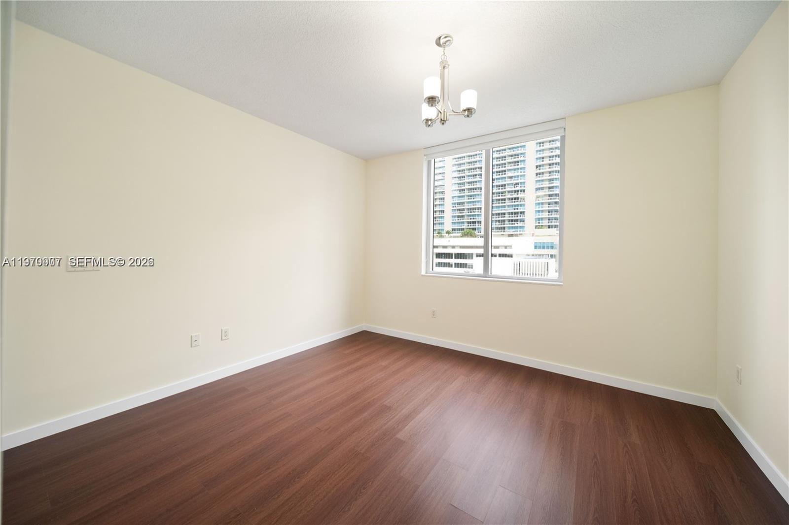1060 Brickell Ave #1605, Miami FL 33131