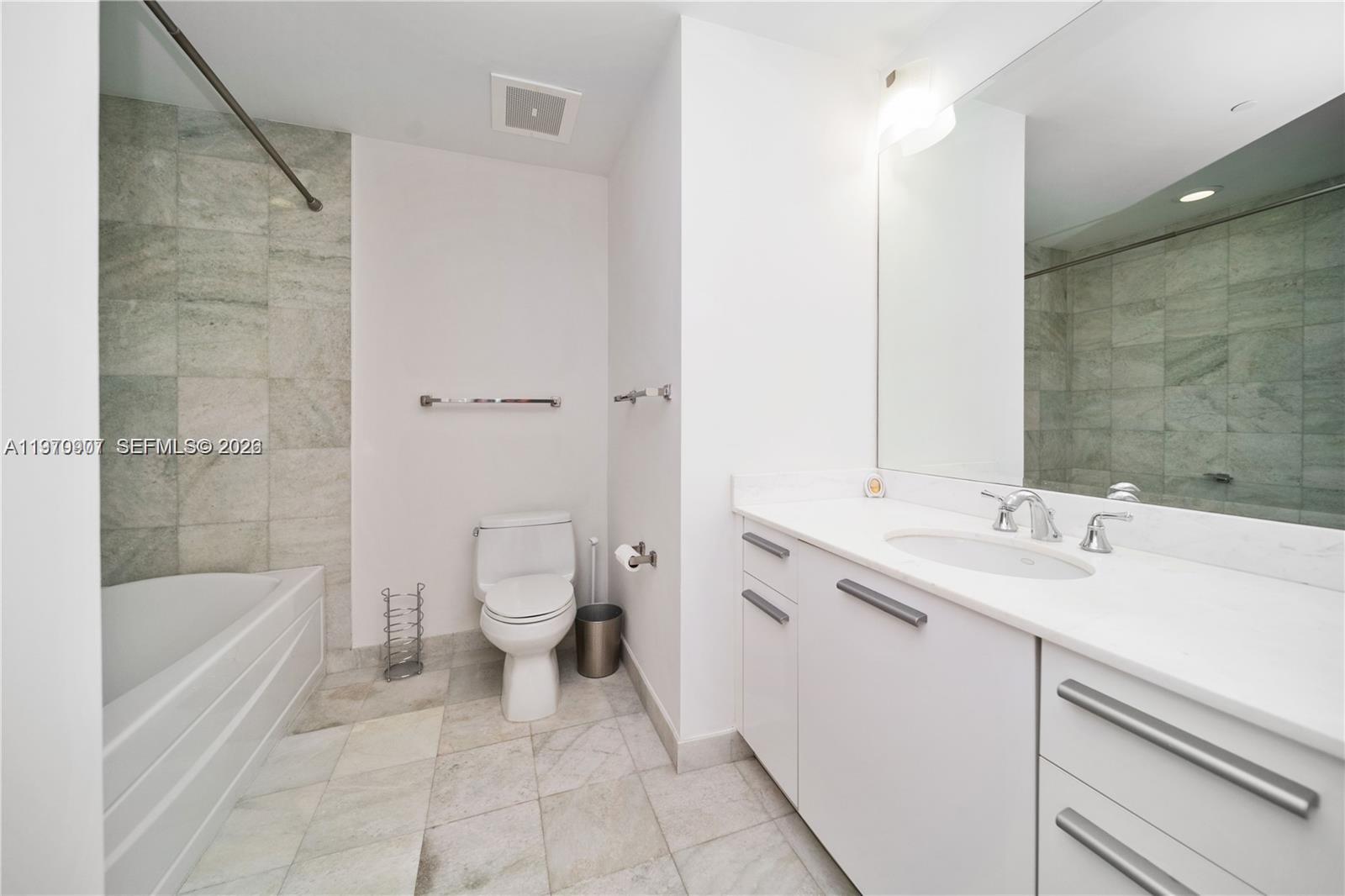 1060 Brickell Ave #1605, Miami FL 33131
