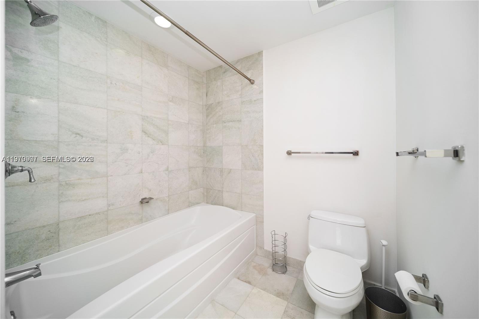 1060 Brickell Ave #1605, Miami FL 33131