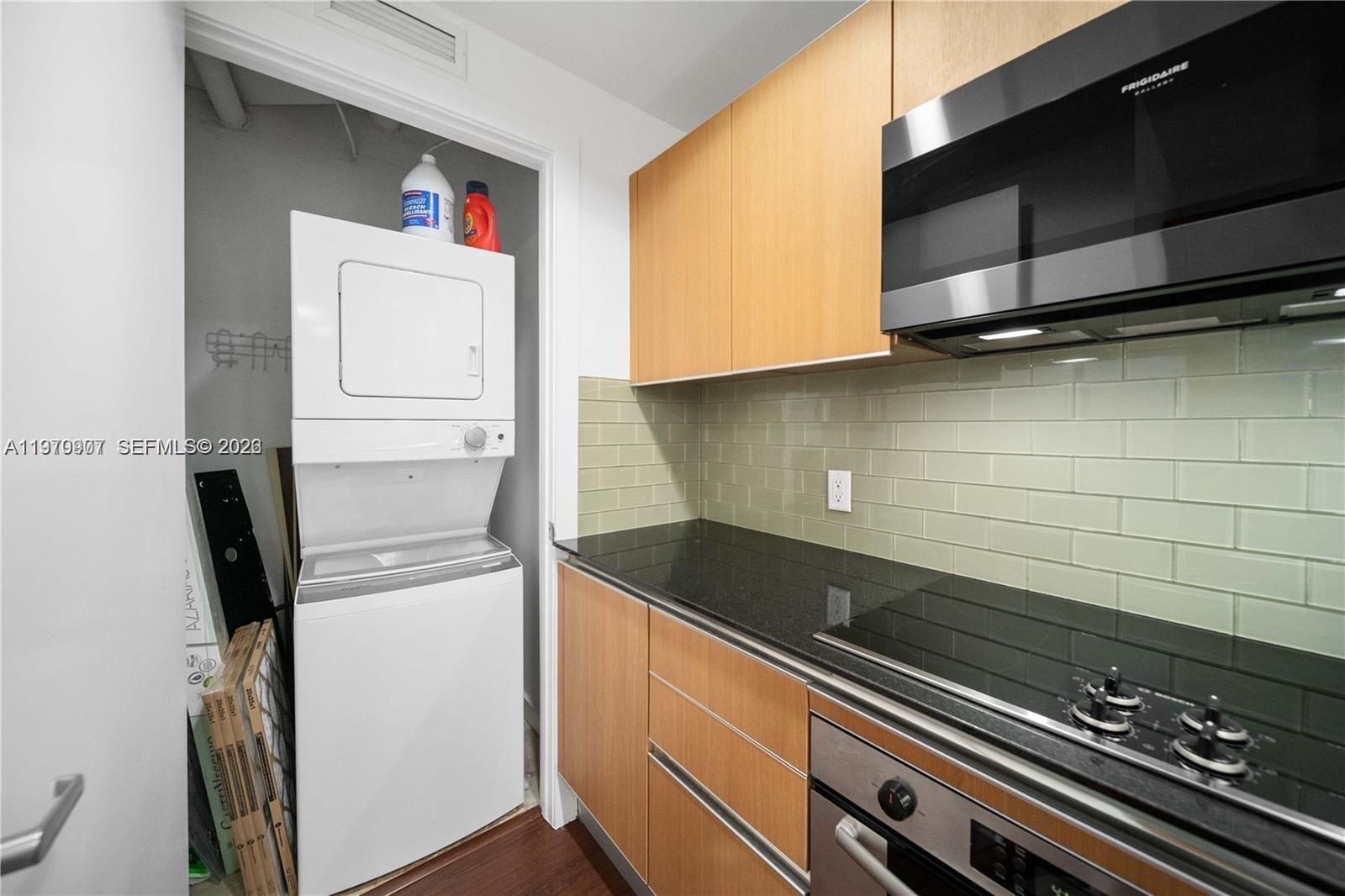 1060 Brickell Ave #1605, Miami FL 33131