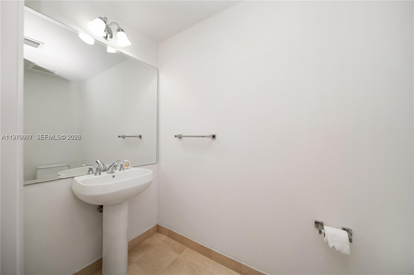 1060 Brickell Ave #1605, Miami FL 33131