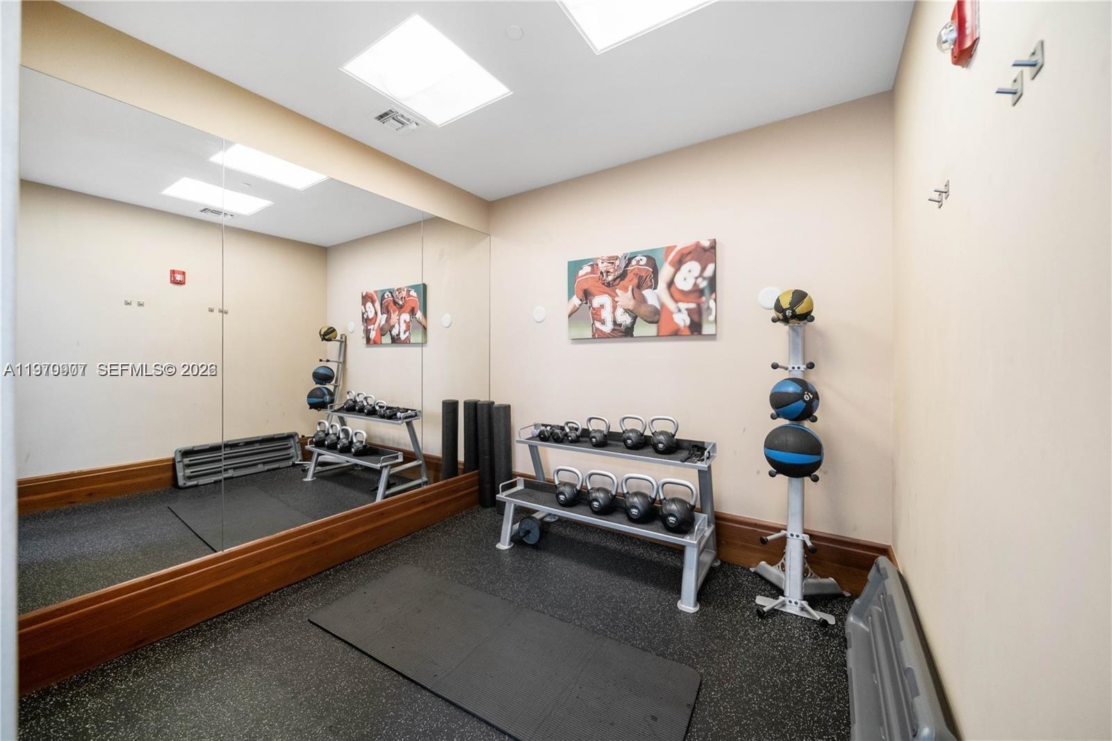 1060 Brickell Ave #1605, Miami FL 33131