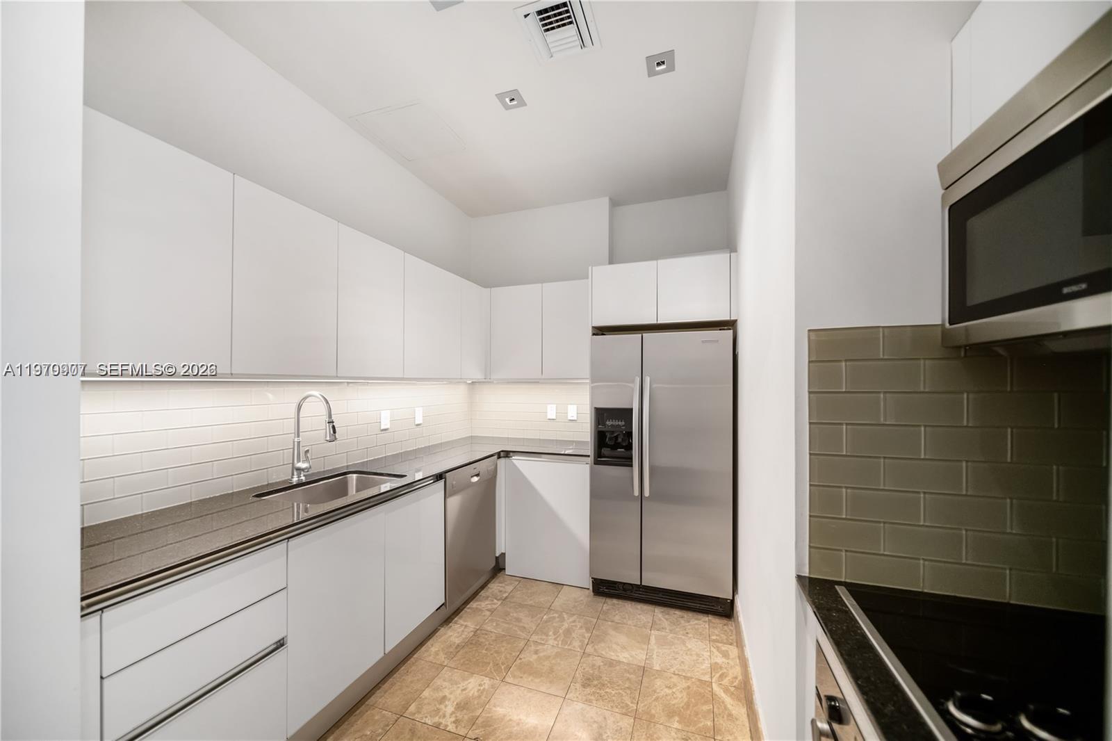 1060 Brickell Ave #1605, Miami FL 33131