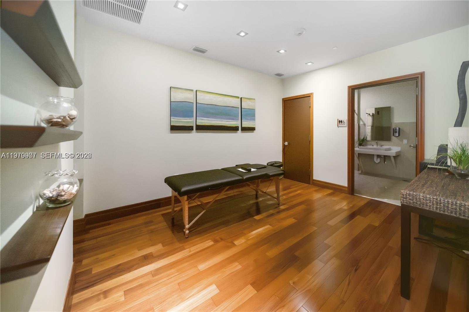 1060 Brickell Ave #1605, Miami FL 33131