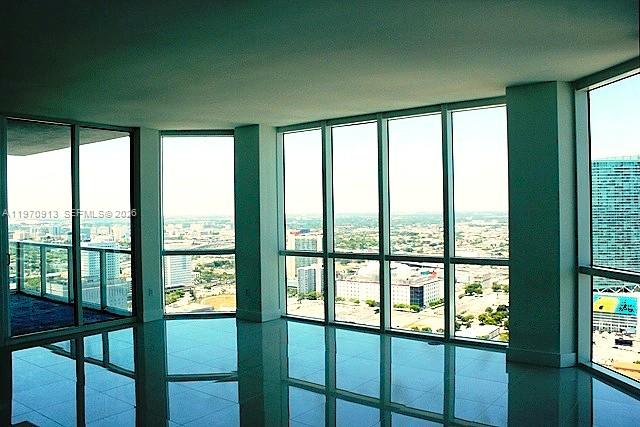 253 NE 2nd St #4303, Miami FL 33132