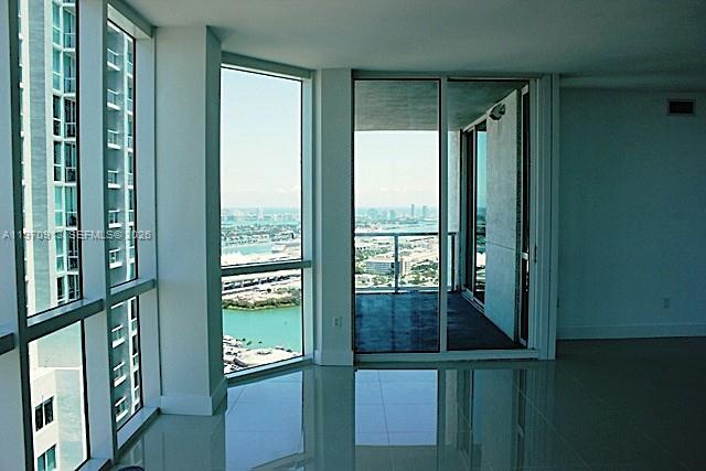 253 NE 2nd St #4303, Miami FL 33132