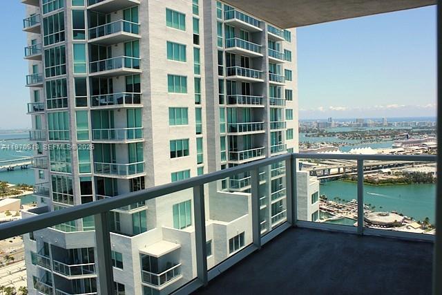 253 NE 2nd St #4303, Miami FL 33132