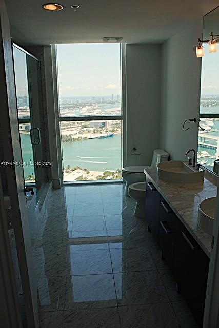 253 NE 2nd St #4303, Miami FL 33132