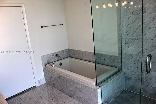 253 NE 2nd St #4303, Miami FL 33132