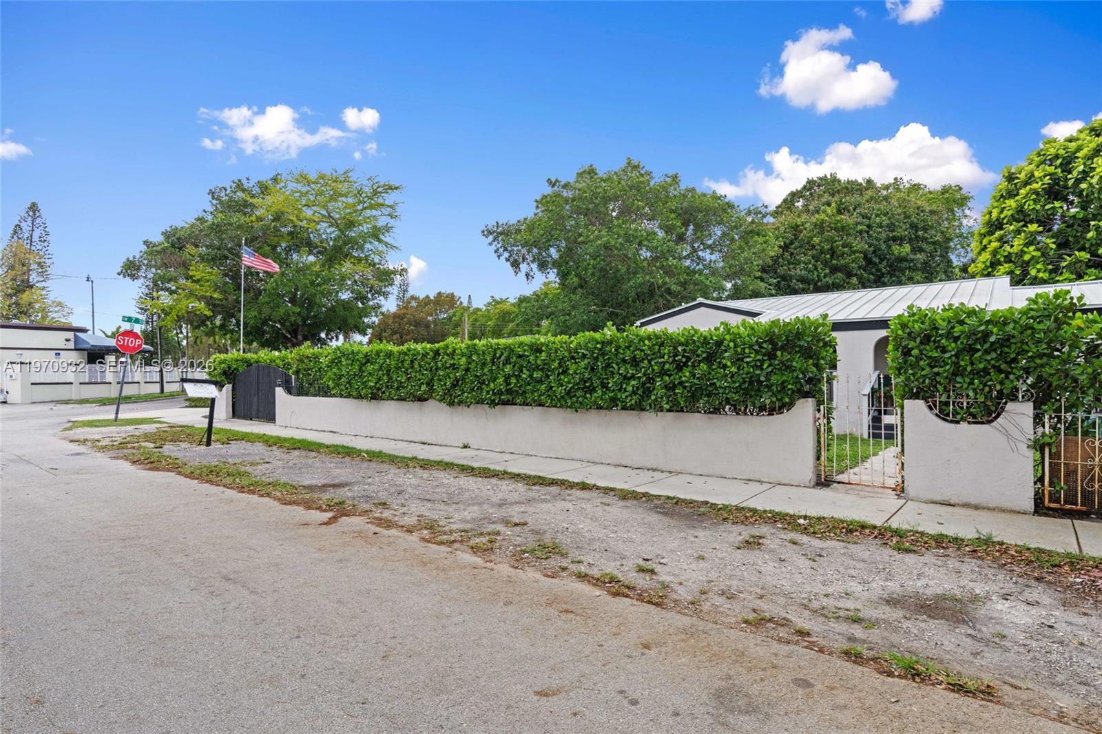 700 SW 44th Pl, Miami FL 33134