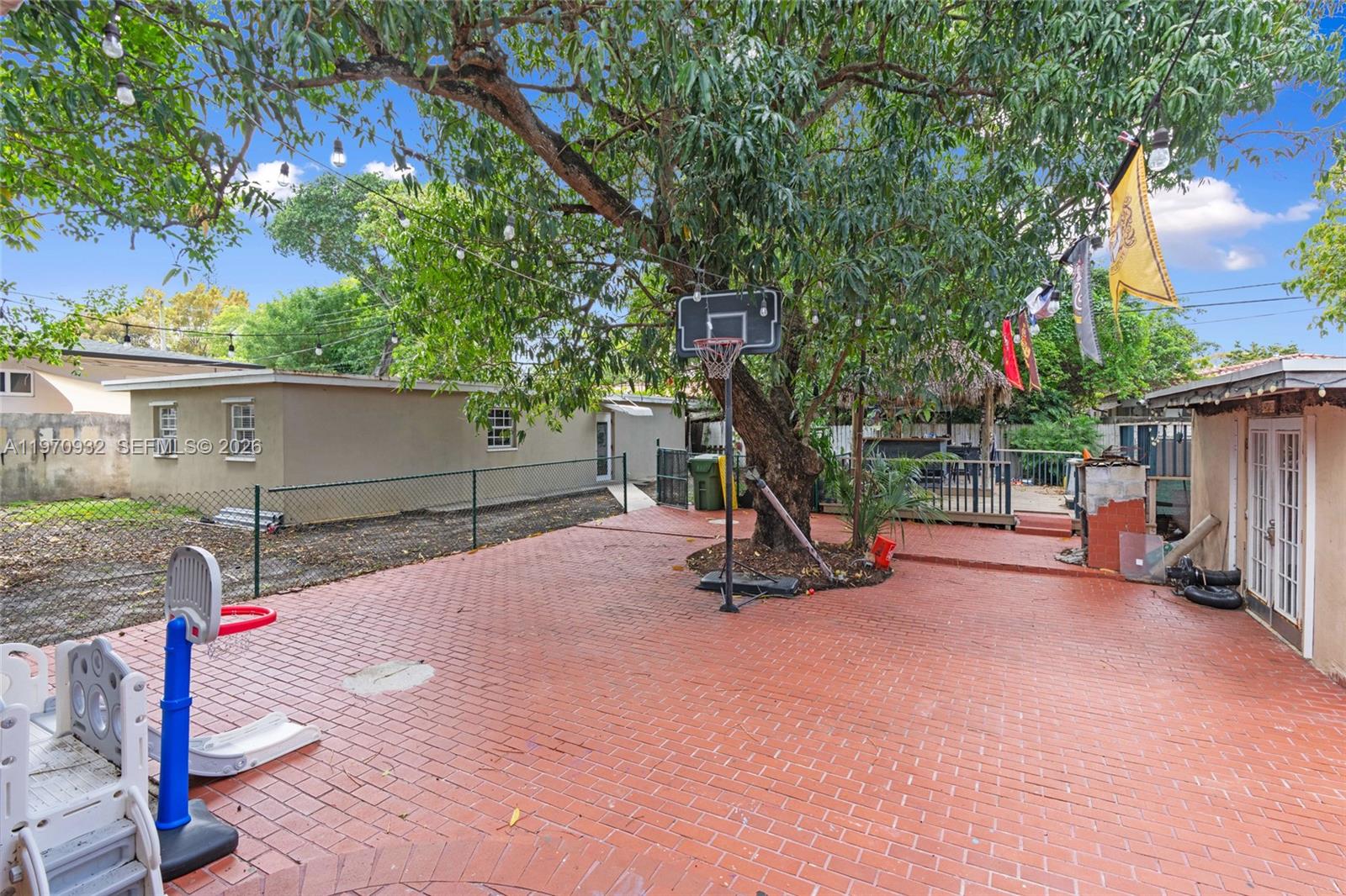 700 SW 44th Pl, Miami FL 33134