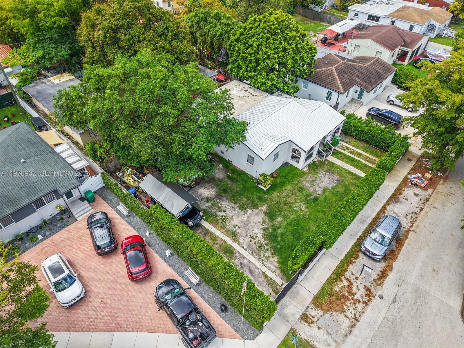 700 SW 44th Pl, Miami FL 33134