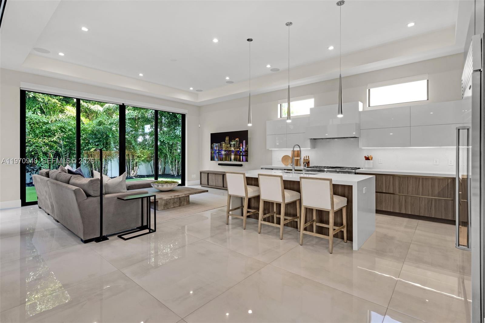 225 NE 3rd St, Boca Raton FL 33432