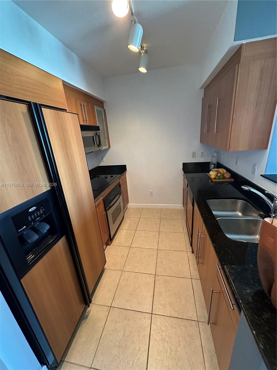 325 S Biscayne Blvd #2016, Miami FL 33131