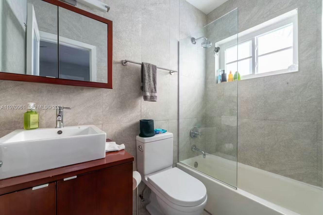 1061 Michigan Ave #4, Miami Beach FL 33139