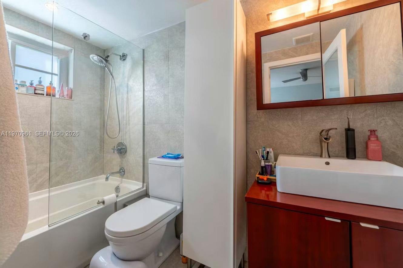 1061 Michigan Ave #4, Miami Beach FL 33139