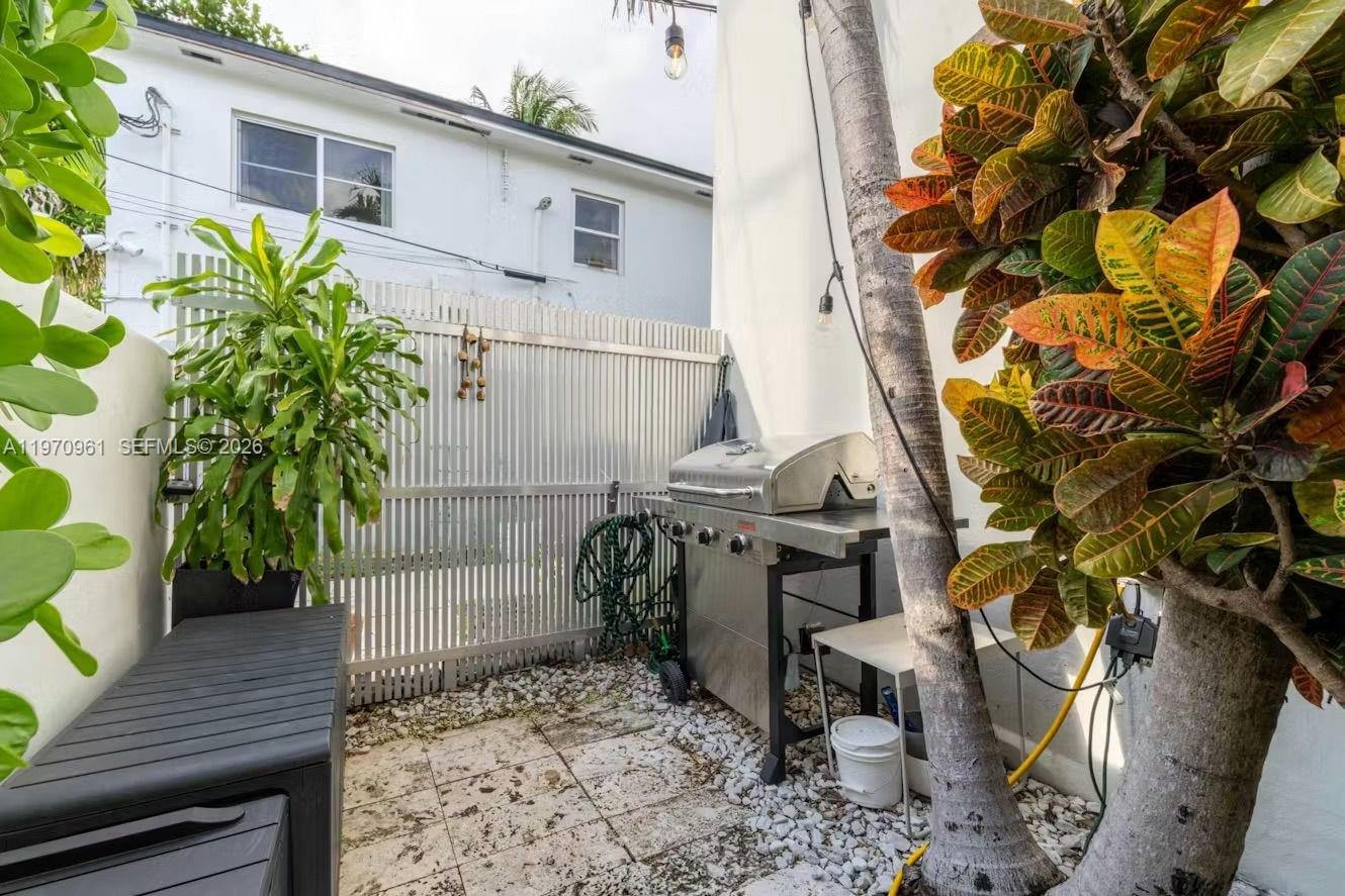 1061 Michigan Ave #4, Miami Beach FL 33139