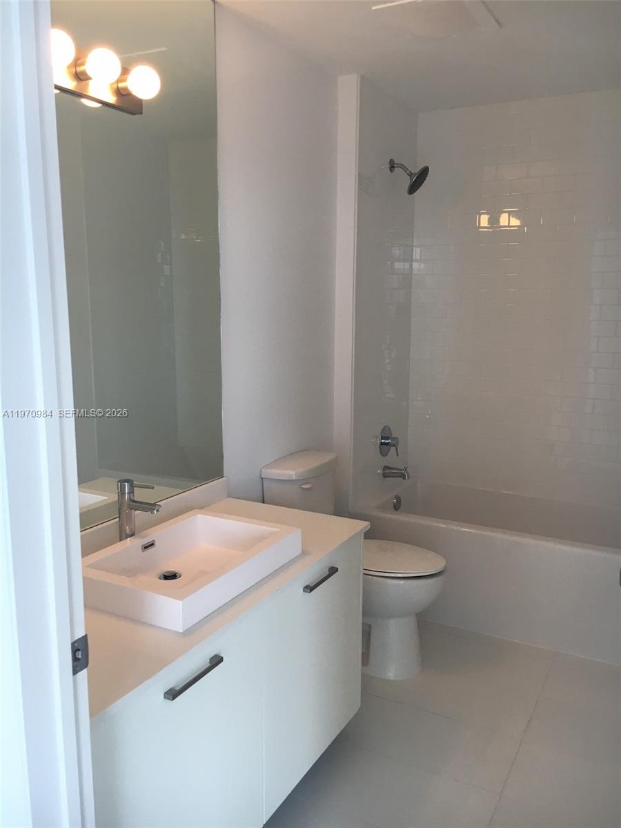 151 SE 1st St #1109, Miami FL 33131