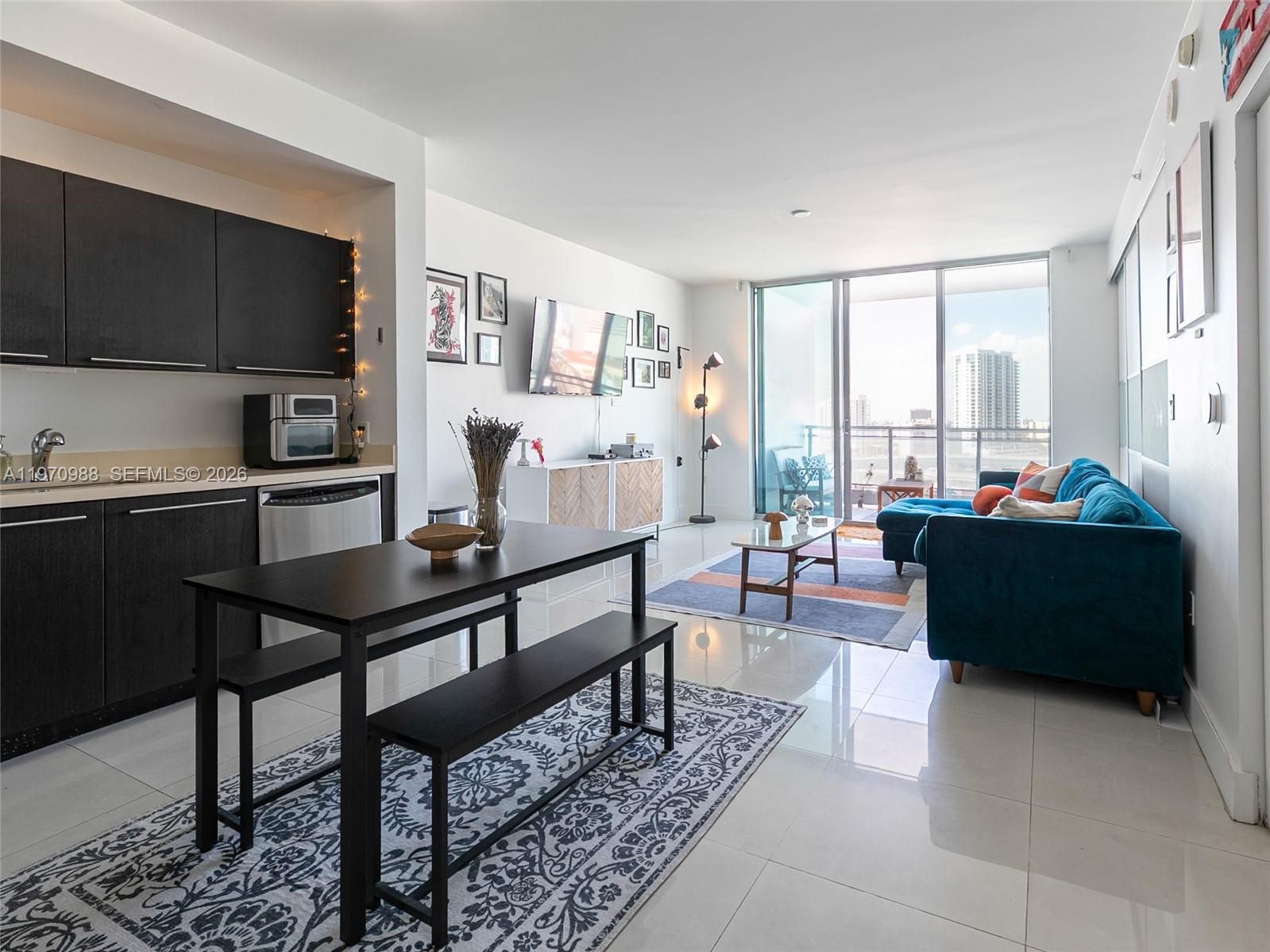 90 SW 3rd St #1611, Miami FL 33130