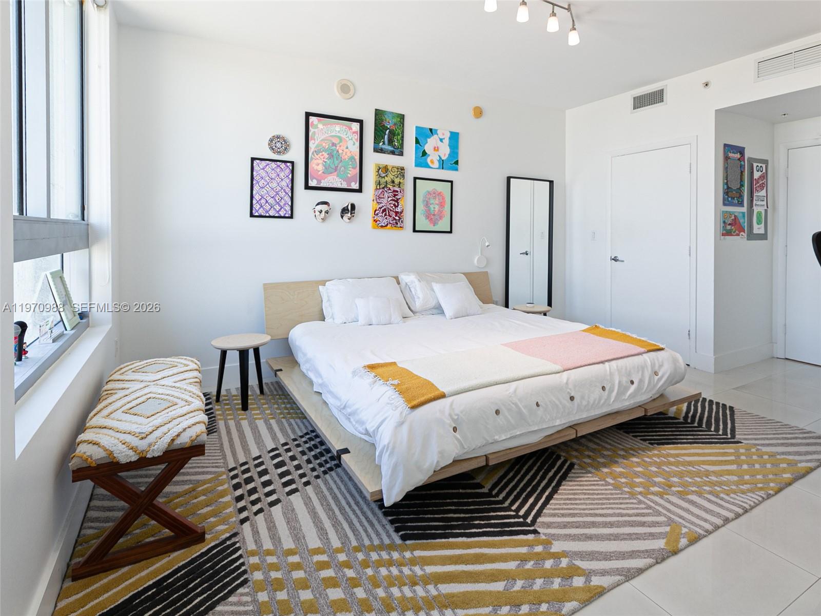 90 SW 3rd St #1611, Miami FL 33130