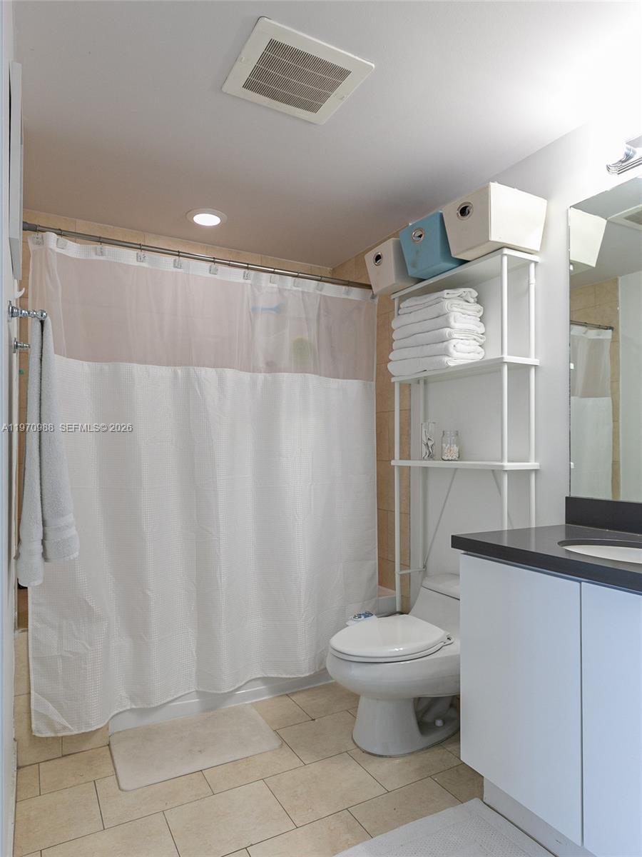 90 SW 3rd St #1611, Miami FL 33130