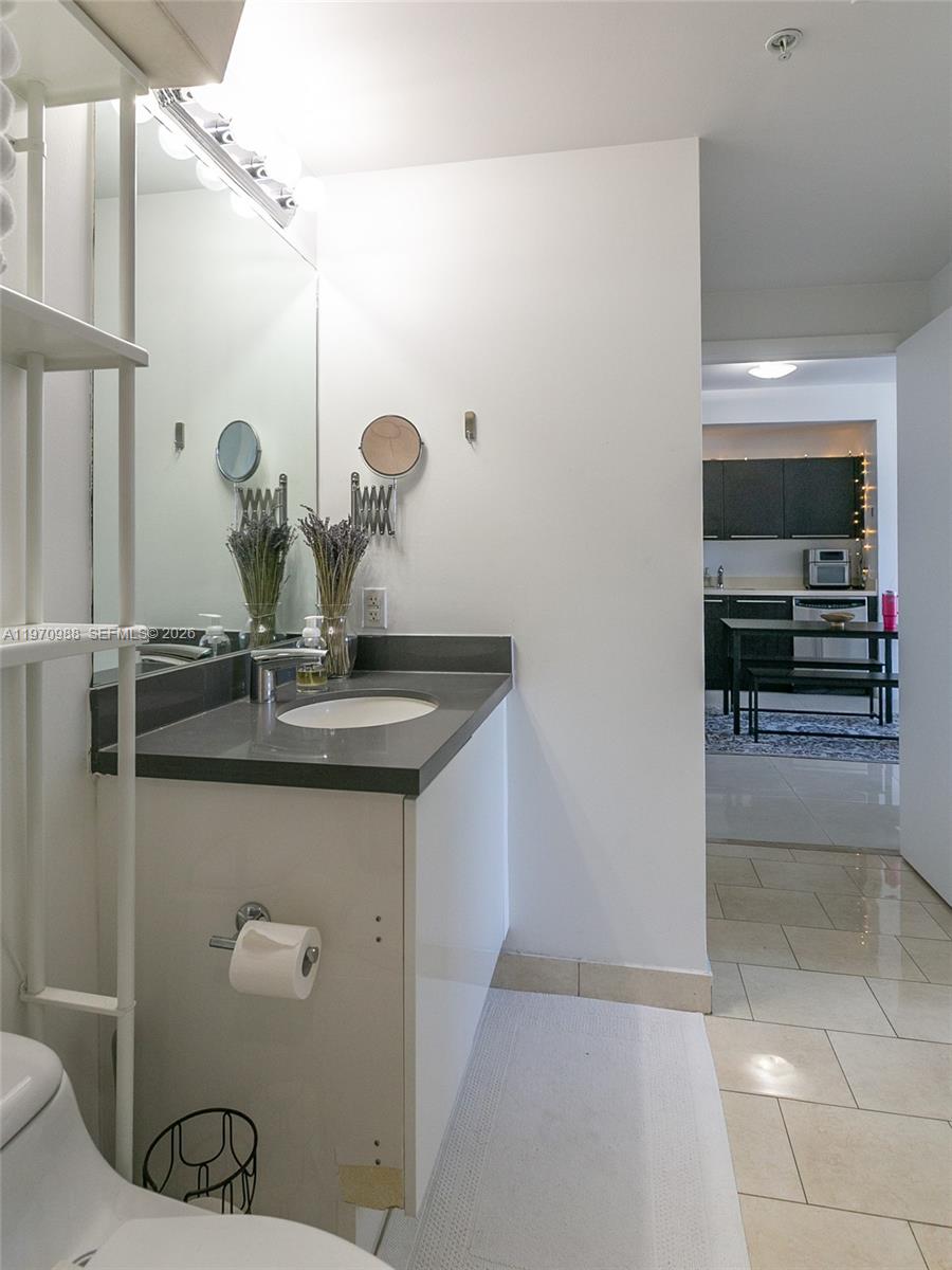 90 SW 3rd St #1611, Miami FL 33130