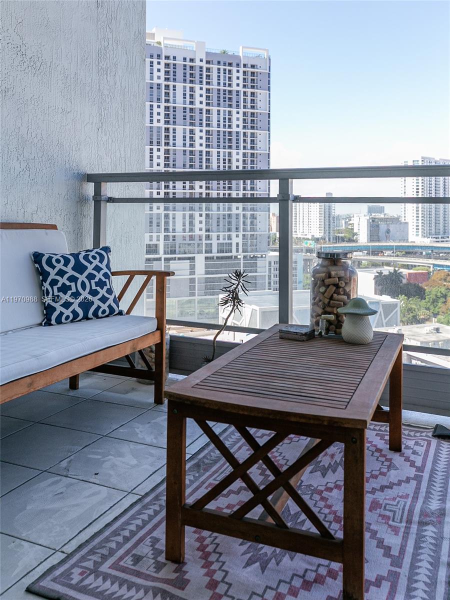 90 SW 3rd St #1611, Miami FL 33130