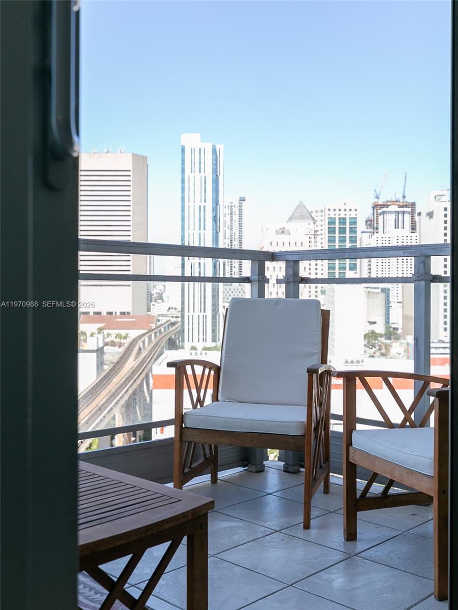 90 SW 3rd St #1611, Miami FL 33130