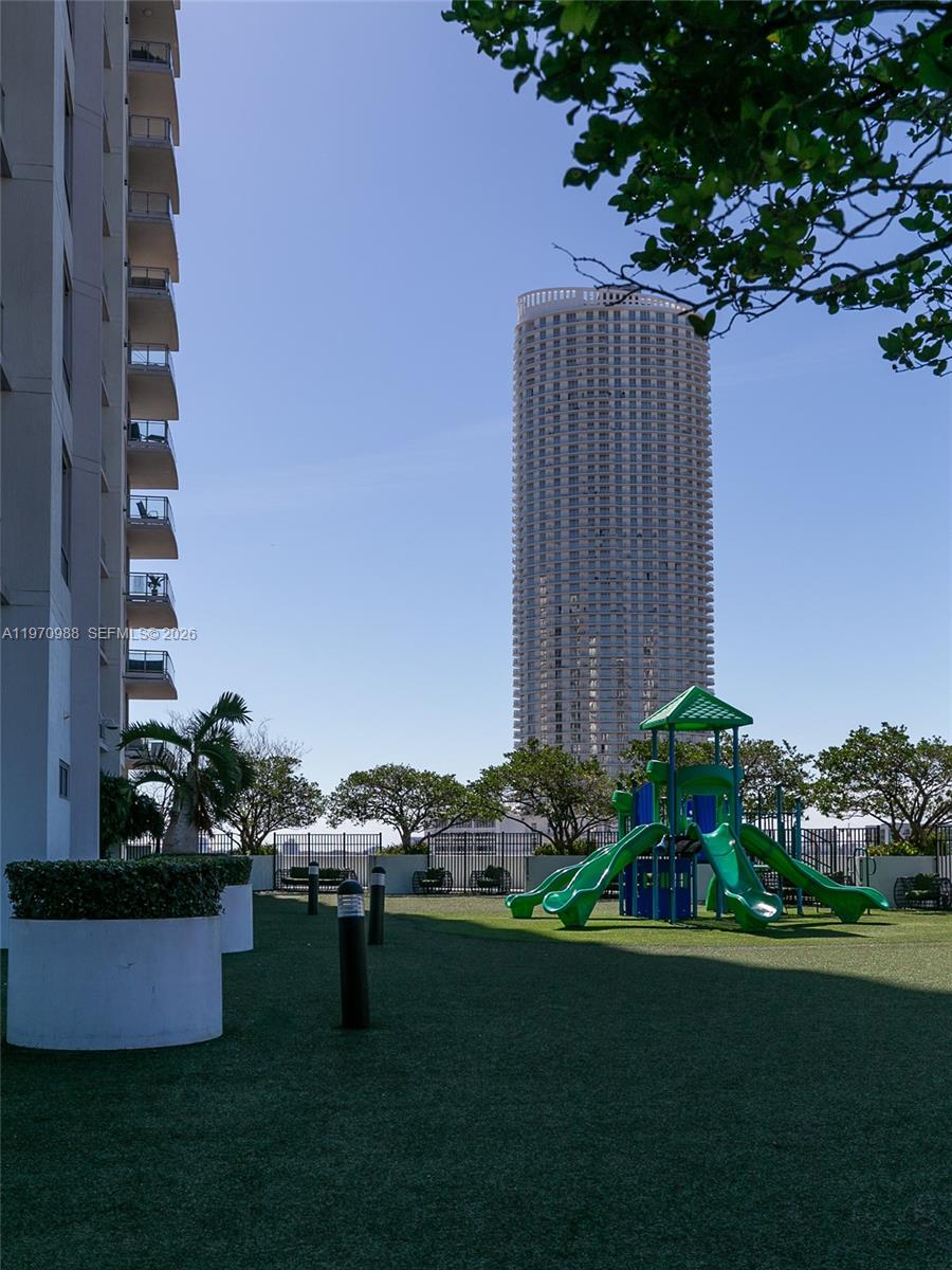 90 SW 3rd St #1611, Miami FL 33130