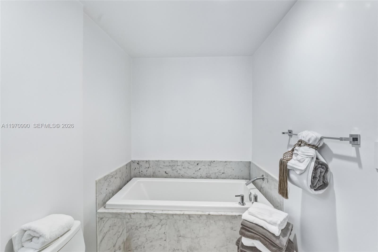 253 NE 2nd St #1007, Miami FL 33132