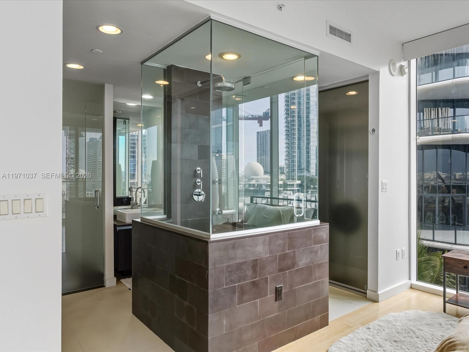 1040 Biscayne Blvd #1107, Miami FL 33132