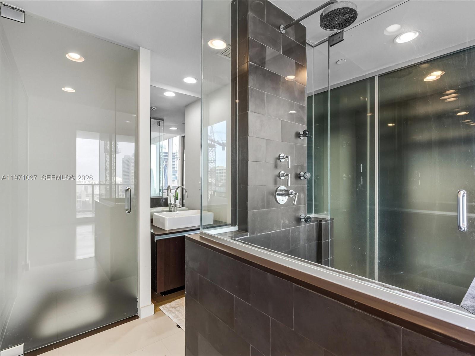 1040 Biscayne Blvd #1107, Miami FL 33132