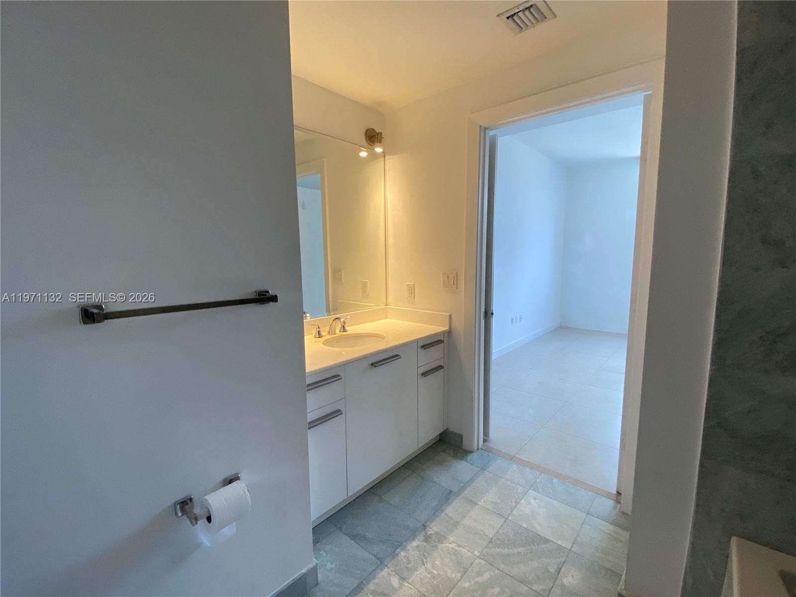 1060 Brickell Ave #3105, Miami FL 33131