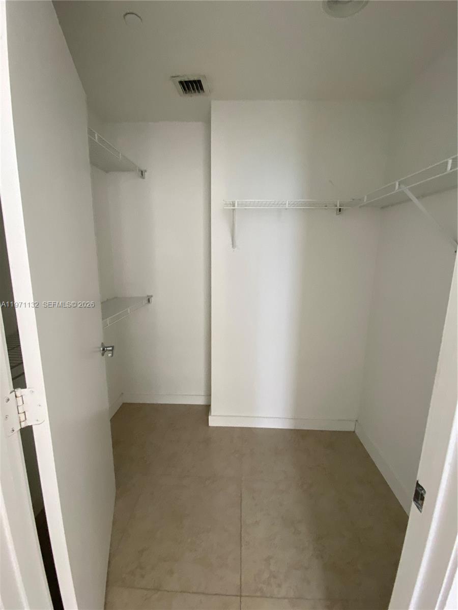 1060 Brickell Ave #3105, Miami FL 33131