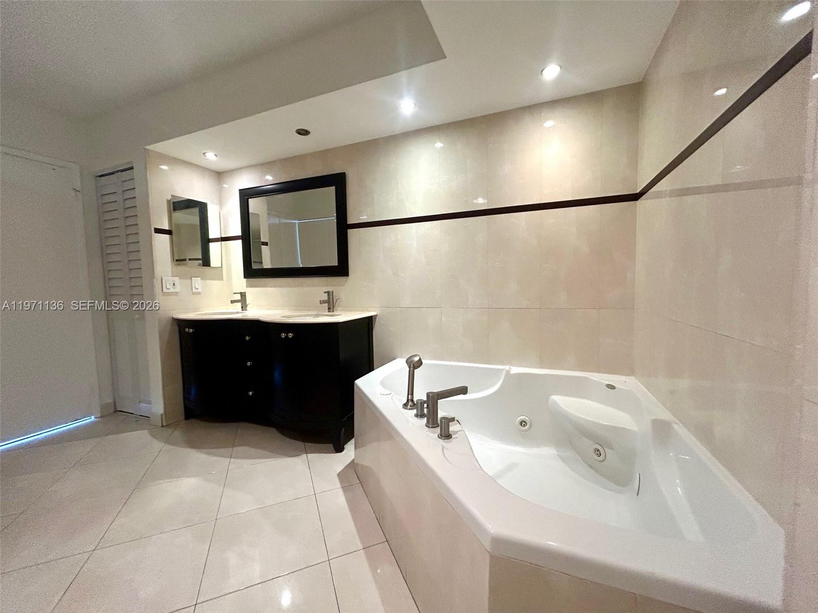 3400 NE 192nd St #1607, Aventura FL 33180